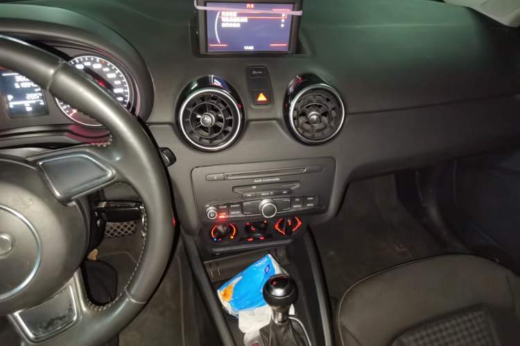 Used Audi A1 2013 30 TFSI Sportback Urban Audio And AC Panel