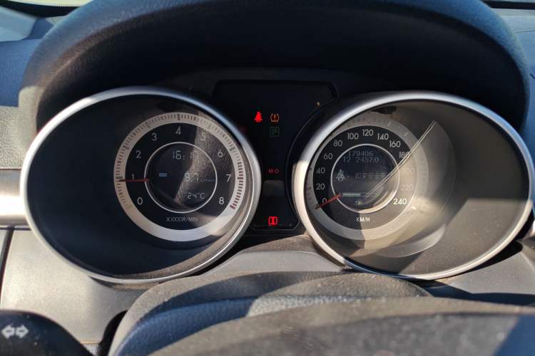 Used Bestune X80 2015 2.0L automatic luxury version
