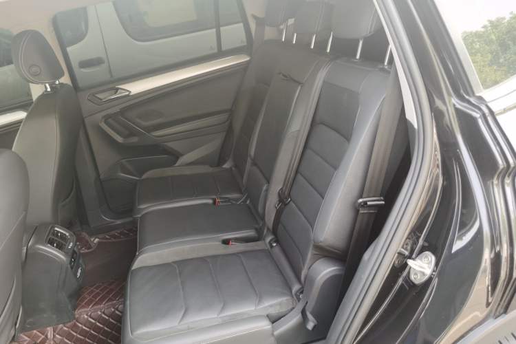 Used Volkswagen Tiguan L 2019 380TSI Automatic All-Wheel Drive Luxury Edition with 7 Seats China VI Standard Left Rear Seat
