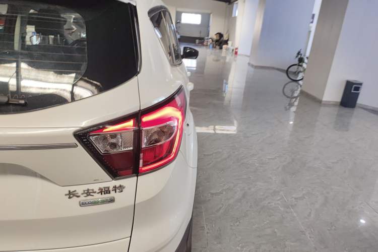 Used Ford Kuga 2018 EcoBoost 180 Two-Wheel-Drive Platinum Edition
