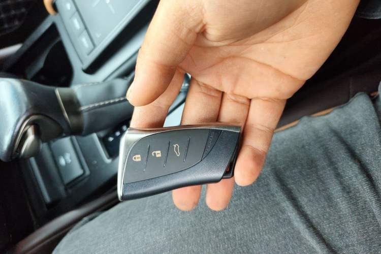 Used Lexus ES 2020 300h Deluxe Edition Vehicle Key
