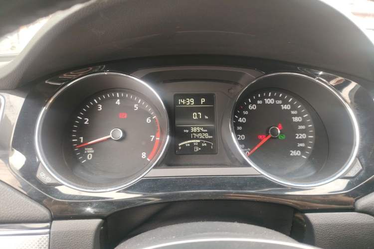 Used Volkswagen Sagitar 2015 1.6L Automatic Comfort Model Instrument Cluster