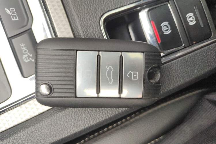 Used Roewe i6 2020 PLUS 1.6L CVT 4G Connected Glory Flagship Edition