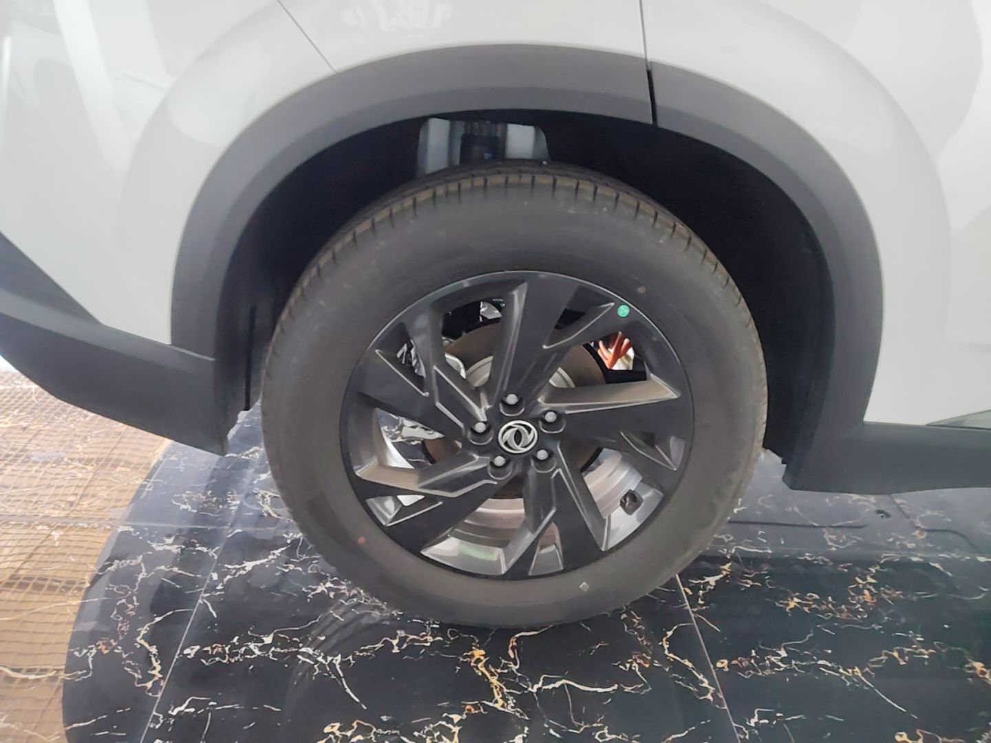 Dongfeng Aeolus SKY EV01 2025 530 km AIR Elite Edition — снимка 11