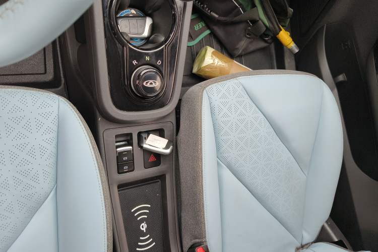 Used Chery QQ Little Ant 2022 Sweet Pink Edition Half-Sugar Version Lithium Iron Phosphate 29.2 kWh 30 kW 301 km Gear Lever