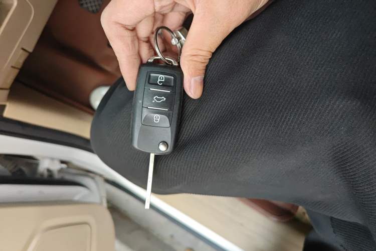 Used Baojun 730 2016 1.8L iAMT Luxury Model 7 Seats Vehicle Key