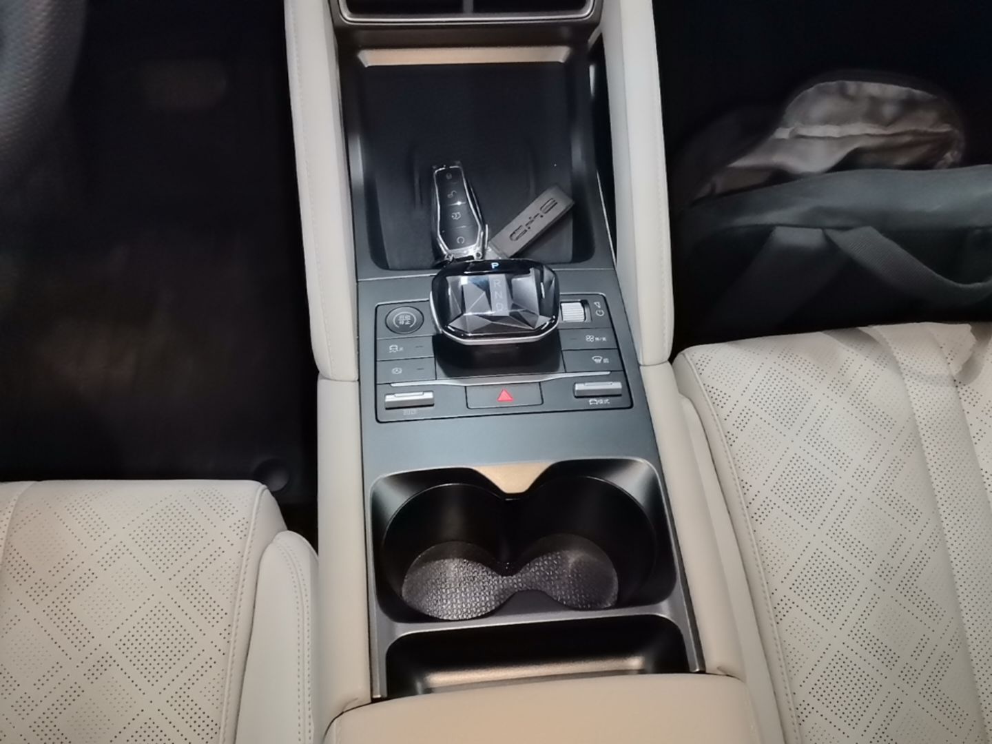 BYD Yuan UP 2024 401 km Active Version — снимка 16