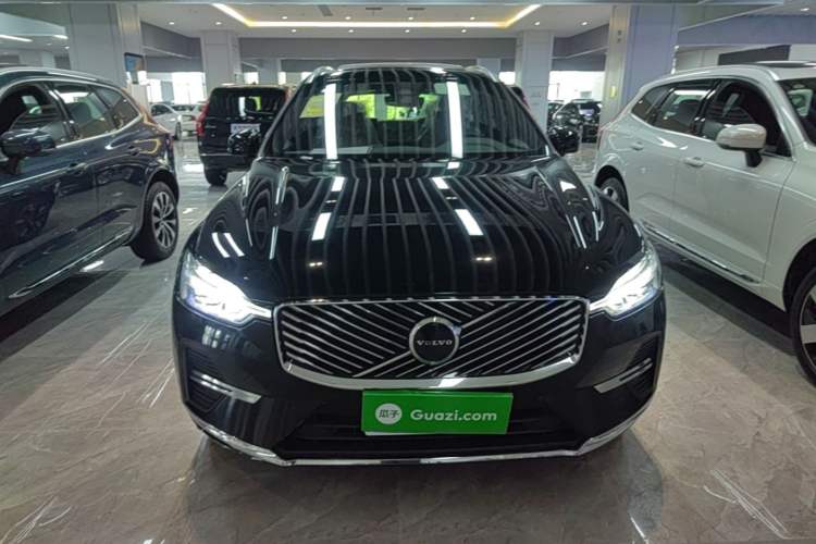 Used Volvo XC60 2026 B5 4x4 Smart Luxury Edition Front