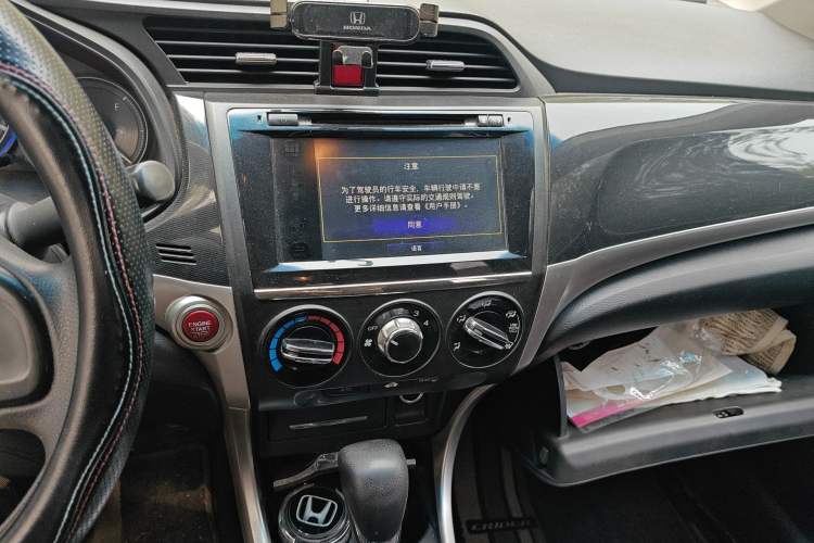 Used Honda Crider 2013 1.8L automatic luxury edition Audio And AC Panel