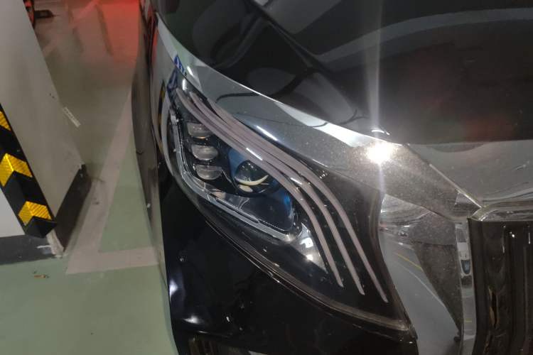 Used Mercedes-Benz Vito 2023 2.0T Elite Version 7 Seats
