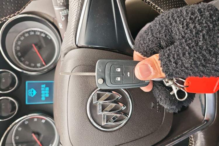 Used Buick Regal 2015 2.0L Leading Fashion Edition