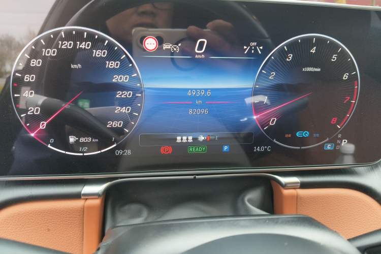 Used Mercedes-Benz S-Class 2021 S 400 L Business Model Odometer Close Up