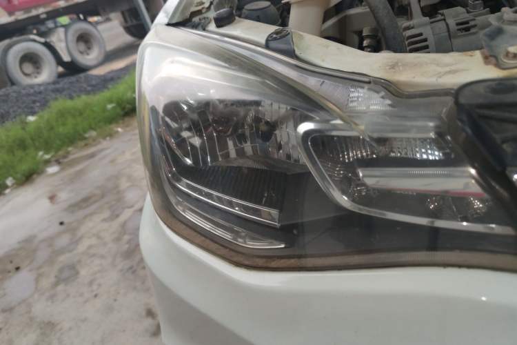 Used Soueast V3 Lingyue 2014 1.5L Manual Entry-Level Version Right Front Headlight