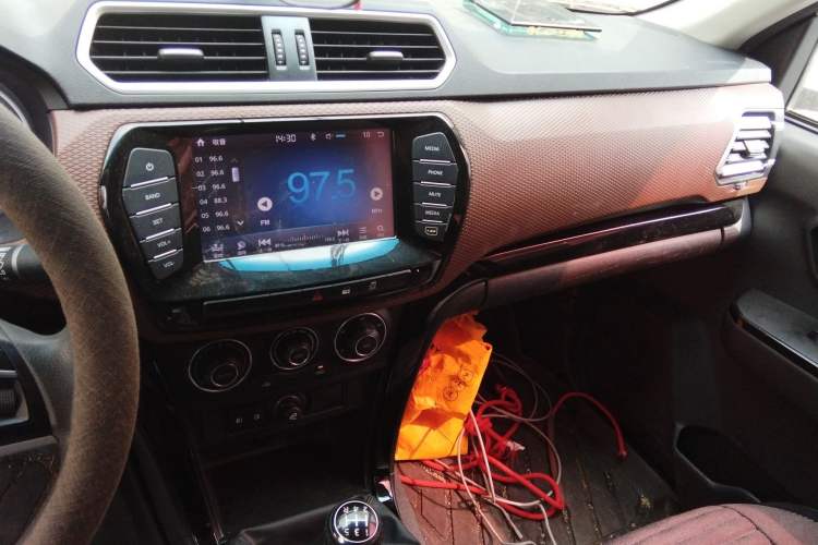 Used Great Wall Wingle 6 2017 2.4L Gasoline Two-Wheel Drive Elite Version 4G69