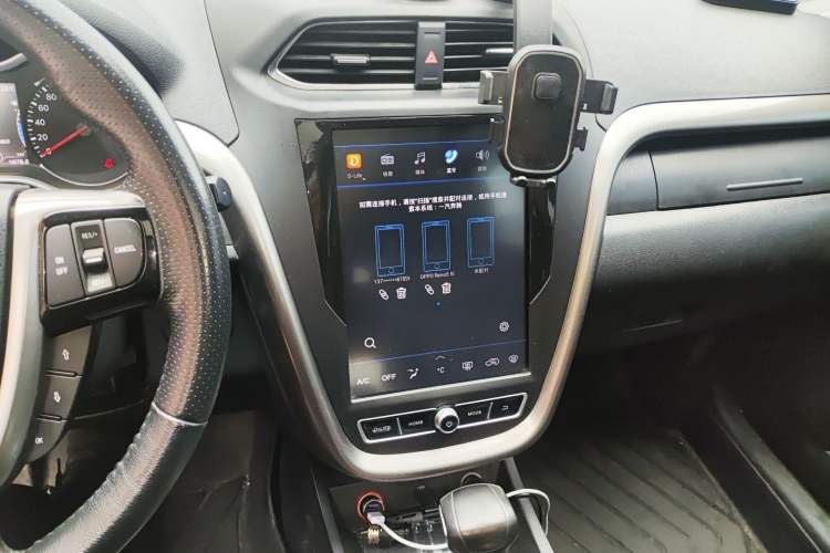 Used Bestune X80 2018 Live Edition 1.8T Automatic Luxury Model Audio And AC Panel