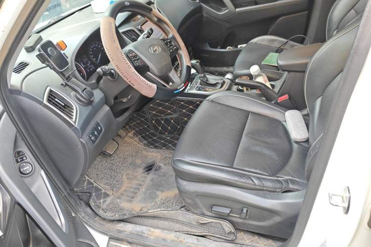 Used Hyundai ix25 2015 1.6L Automatic Two-Wheel-Drive Deluxe DLX Model Left Front Seat