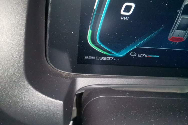 Used BYD Yuan Pro 2021 401 km Luxury Version Odometer Close Up