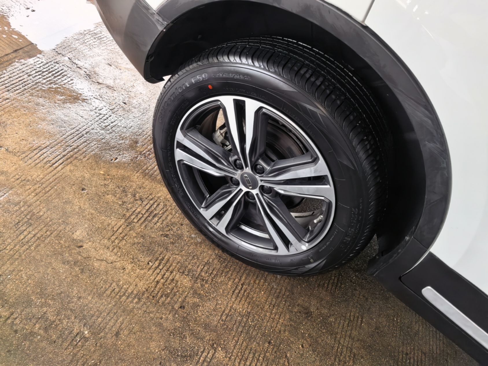 Geely Auto Emgrand X7 Sport 2022 1.8TD DCT Zhiya Trim — снимка 11