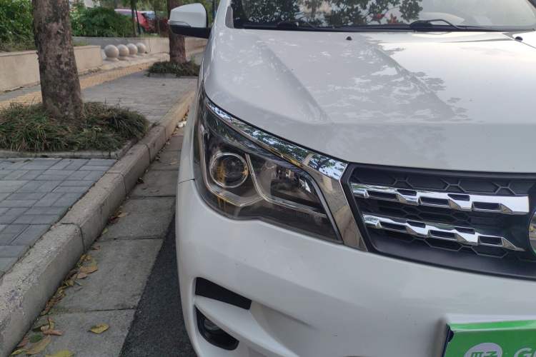 Used Venucia M50V 2017 1.6L XL CVT Luxury Edition Right Front Headlight