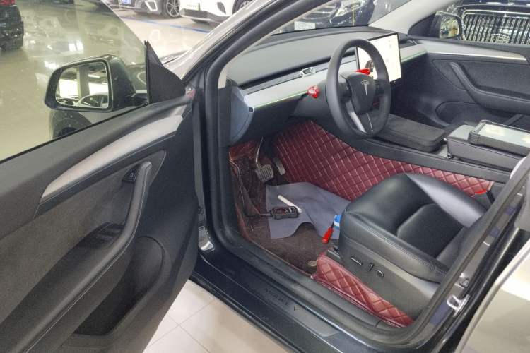 Used Tesla Model Y 2024 Long-Range All-Wheel-Drive Version Driver Seat