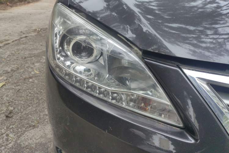 Used Nissan Sylphy 2012 1.8XL CVT Luxury Edition Right Front Headlight