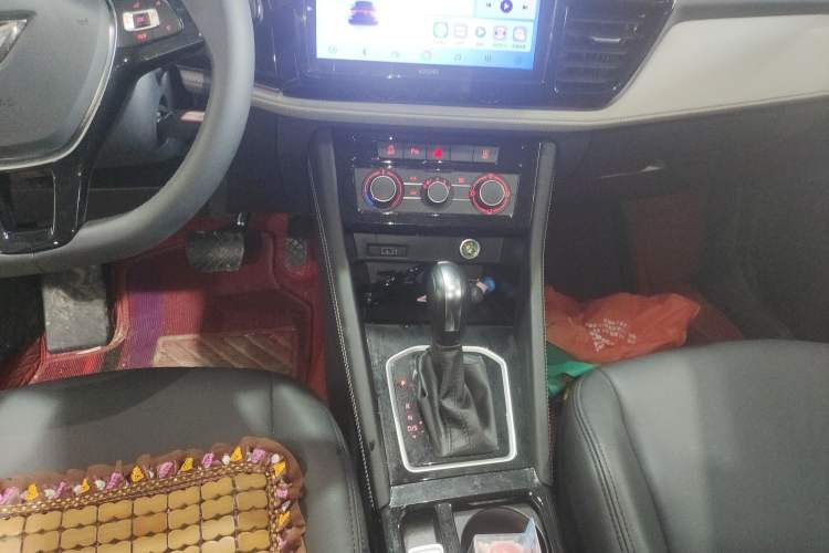 Used Jetta VS7 2024 280TSI Automatic Pioneer Edition Gear Lever