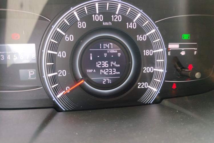 Used Honda Odyssey 2018 2.4L Luxury Edition Odometer Close Up