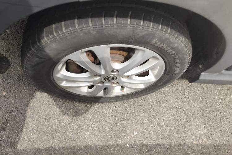 Used Dongfeng Fengon 370 2016 1.5L Manual Luxury Version SFG15-05 7 Seats Left Front Wheel Hub