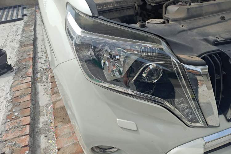 Used Toyota Prado 2014 2.7L Middle East Version Parallel Import Right Front Headlight