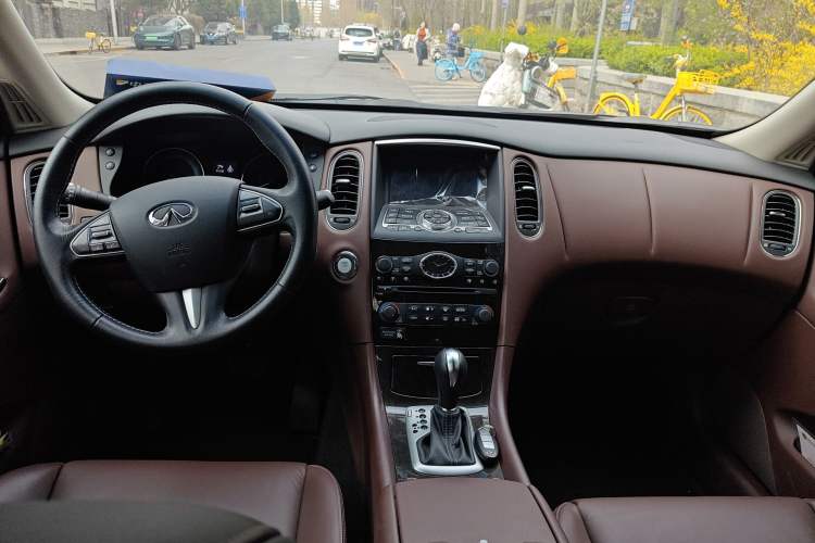 Used Infiniti QX50 2015 2.5L Enjoyment Edition Interior 2