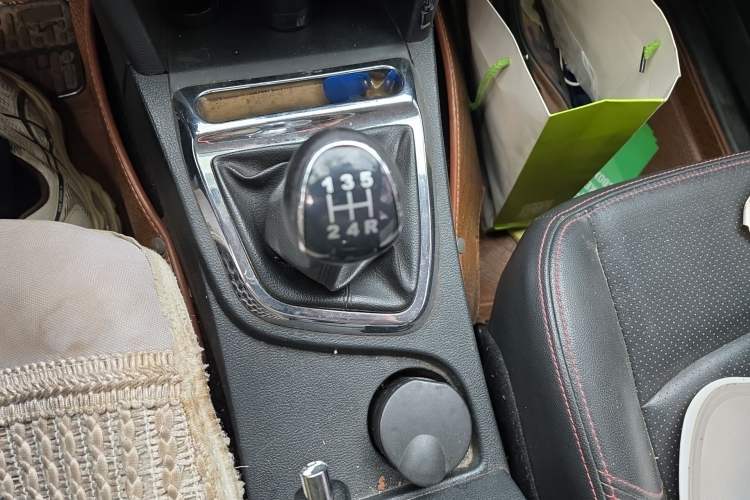 Used HYOSOW S2 2014 1.5L Manual Comfort Version China IV Emission Standard Gear Lever