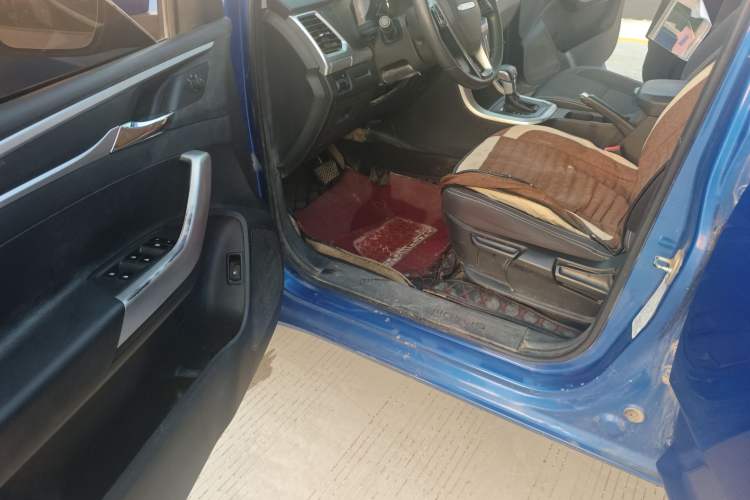 Used SAIC MAXUS T70 2021 2.0T Diesel Automatic 4x4 Advanced Version with Long Bed and High Ground Clearance
