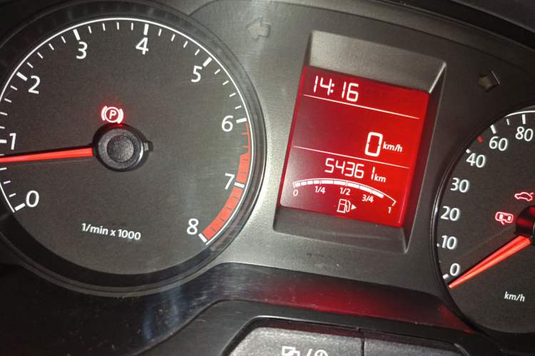 Used Volkswagen Santana 2015 1.6L Manual Comfort Edition Odometer Close Up