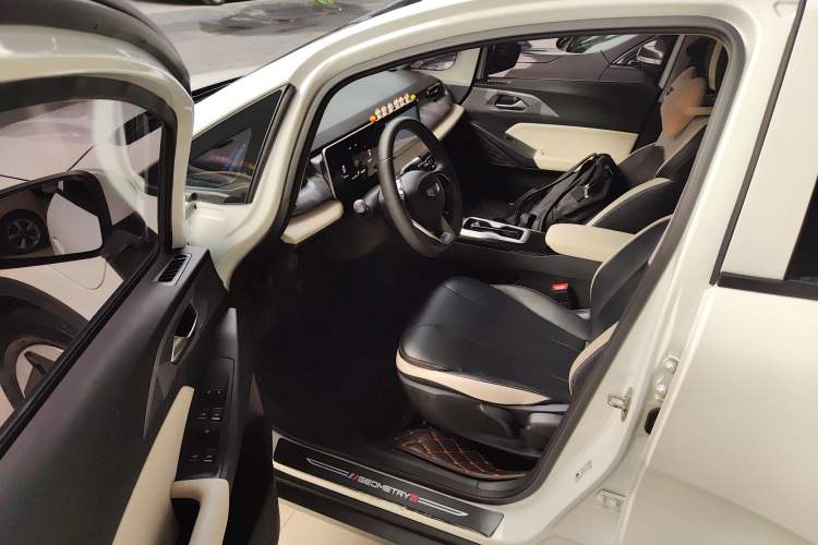 Used Geometry E Firefly 2024 401km Starlight
