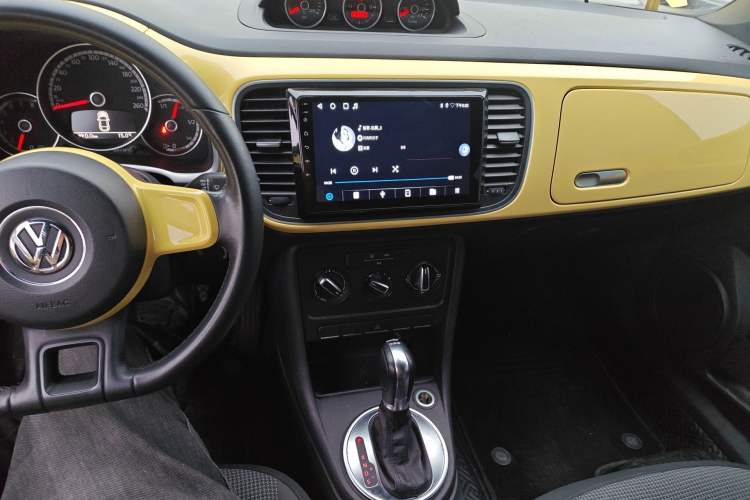 Used Volkswagen Beetle 2013 1.4TSI Fashion Edition Audio And AC Panel