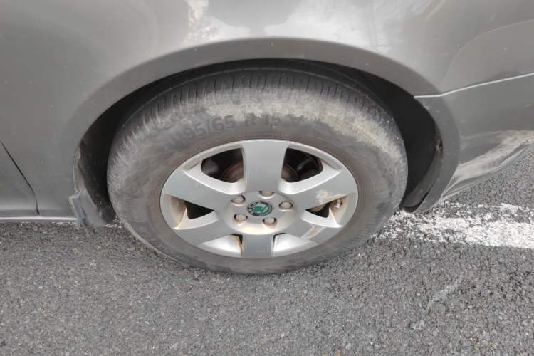 Used Skoda Octavia 2012 1.6L Automatic Yijie Edition Right Front Wheel Hub