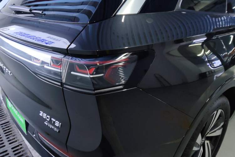 Used Volkswagen Tavendor 2024 Facelifted 380TSI All-Wheel Drive R-Line Cruise Premium Edition