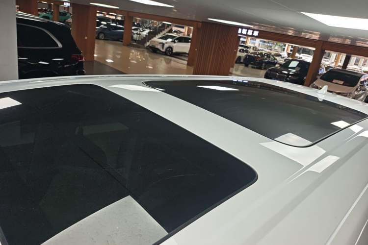 Used Denza D9 2022 DM-i 970 Four-Wheel Drive Prestige Model Roof