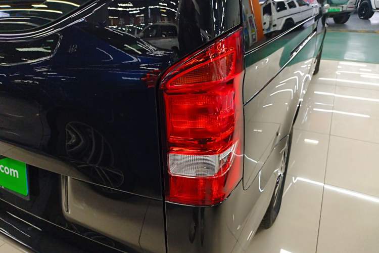 Used Mercedes-Benz Vito 2023 2.0T Elite Version 7 Seats Exterior 3