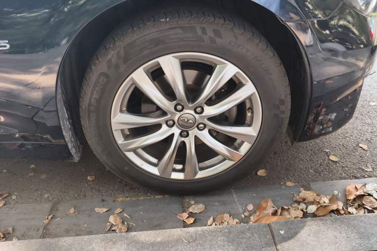 Used Infiniti Q70 2017 Q70L 2.5L Elite Edition Right Front Wheel Hub