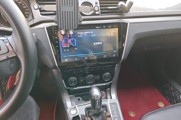 Used Volkswagen Passat 2017 330TSI DSG Luxury Edition Audio And AC Panel