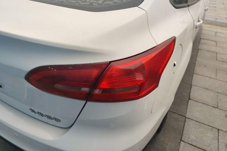 Used Ford Focus 2017 Sedan 1.6L Automatic Fashion Edition Smart Drive Version
