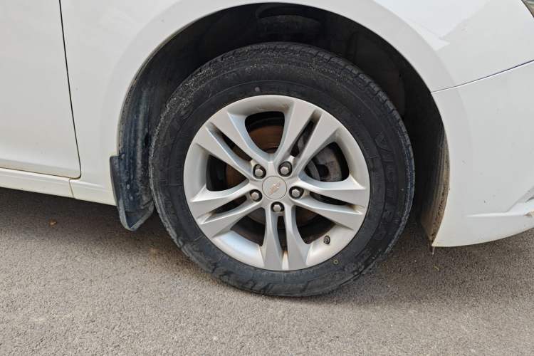 Used Chevrolet Cruze 2015 1.5L Classic SE MT Right Front Wheel Hub