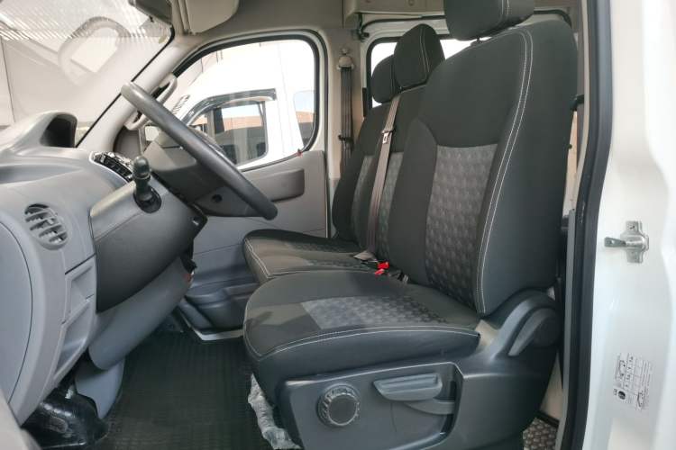 Used SAIC MAXUS Xintu V80 2021 2.0T Manual Classic Aoyuntong Short Wheelbase Mid-Roof 5/6-Seater