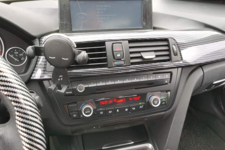 Used BMW 3 Series 2014 320Li Fashion Model Audio And AC Panel