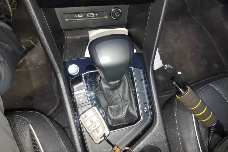 Used Volkswagen Tiguan L 2023 330TSI Automatic Two-Wheel Drive Smart Edition Gear Lever