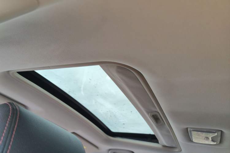 Used CHANGAN CS35 2015 1.6L Manual Luxury Model China IV Standard
