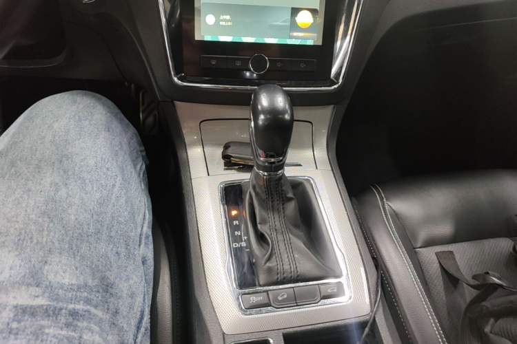 Used Roewe RX5 2016 30T Two-Wheel Drive Automatic Internet Smart Edition