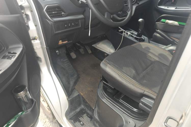 Used CHANGAN KAICHENG Ruixing M60 2023 1.5L GDI Elite-Class Passenger Vehicle 6/7 Seats Driver Seat