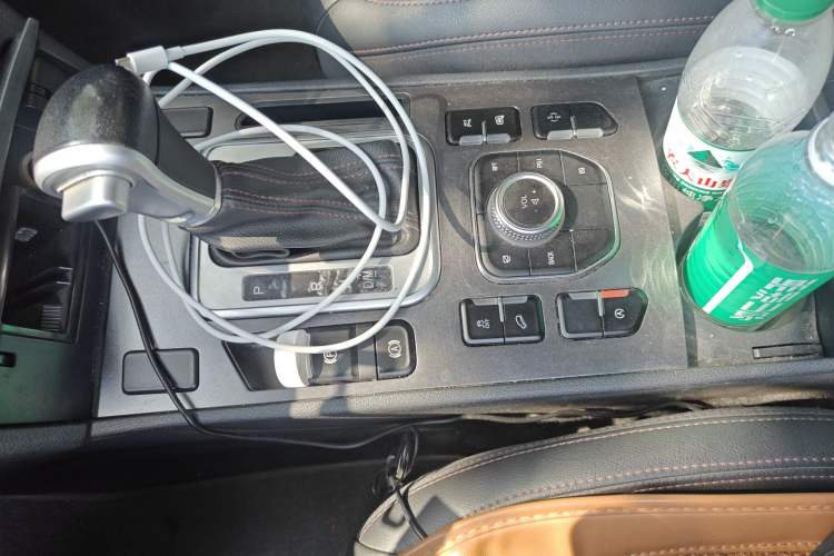 Used Haval H6 Coupe 2018 Red-Label 1.5T Automatic Two-Wheel Drive Ultra-Luxury Model Gear Lever